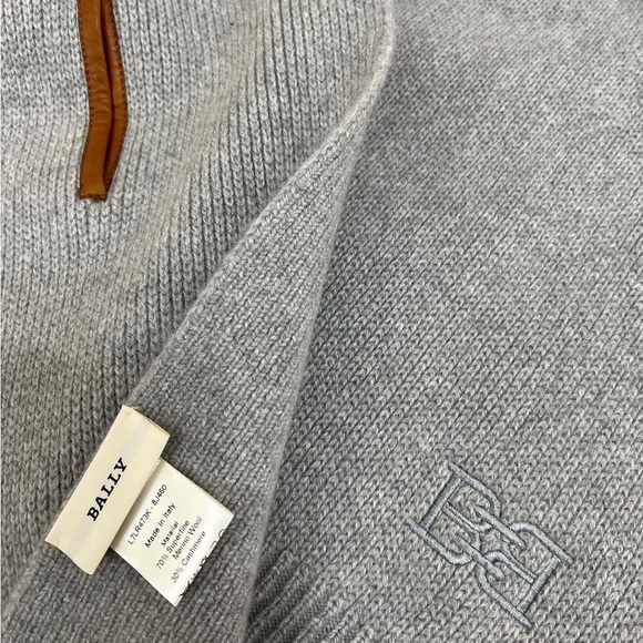 New- Bally Men’s Scarf - Picture 15 of 15